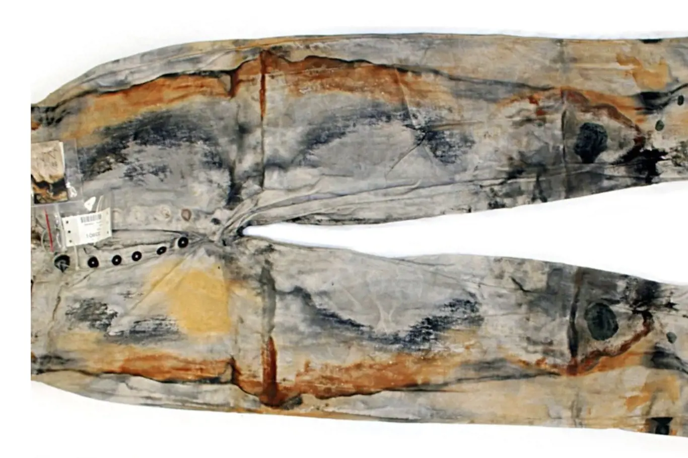 Pracovní kalhoty s pěti knoflíky nalezené na lodi S.S. Central America
