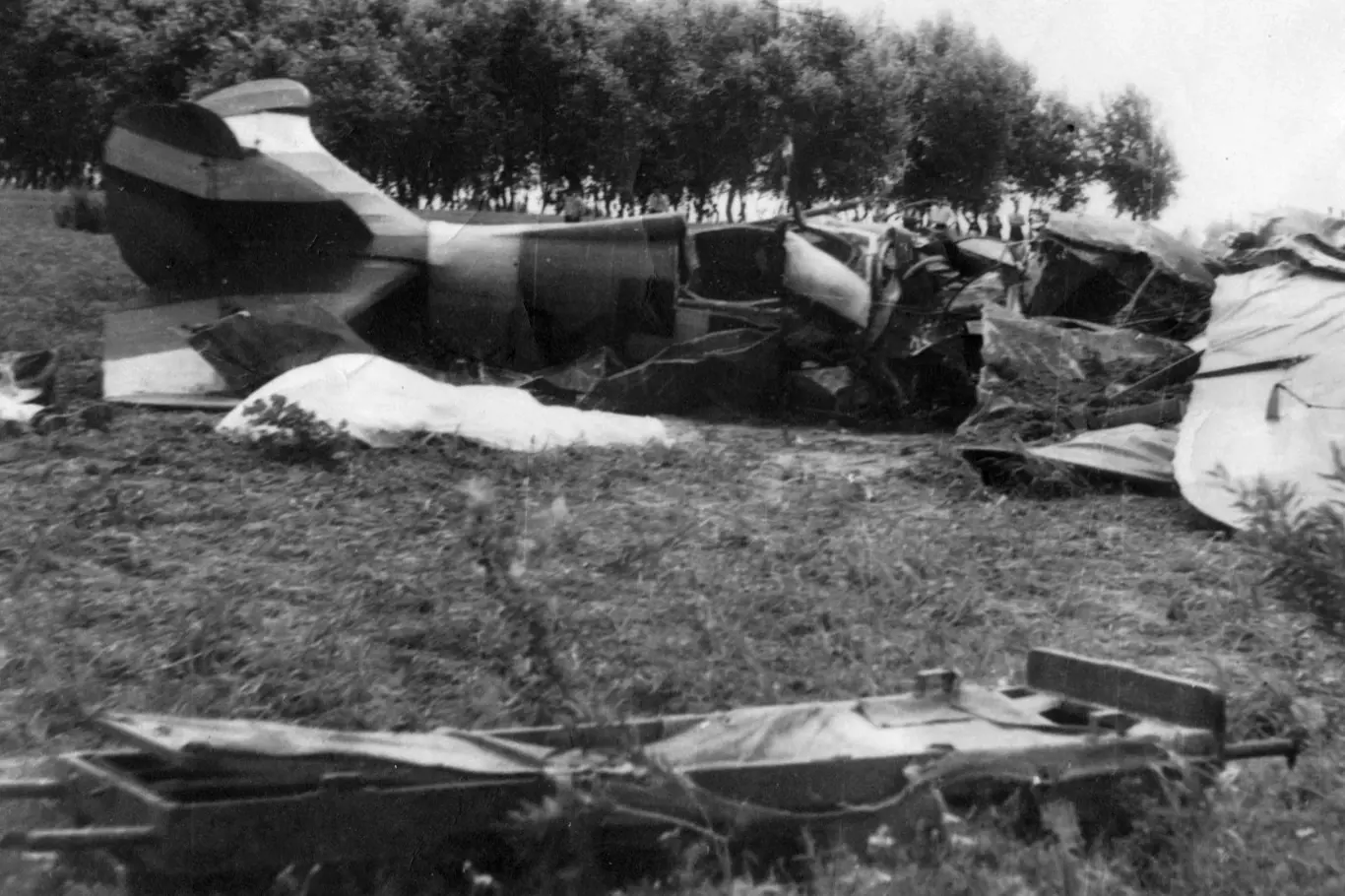 Zničená maďarská stíhačka Fiat CR-32