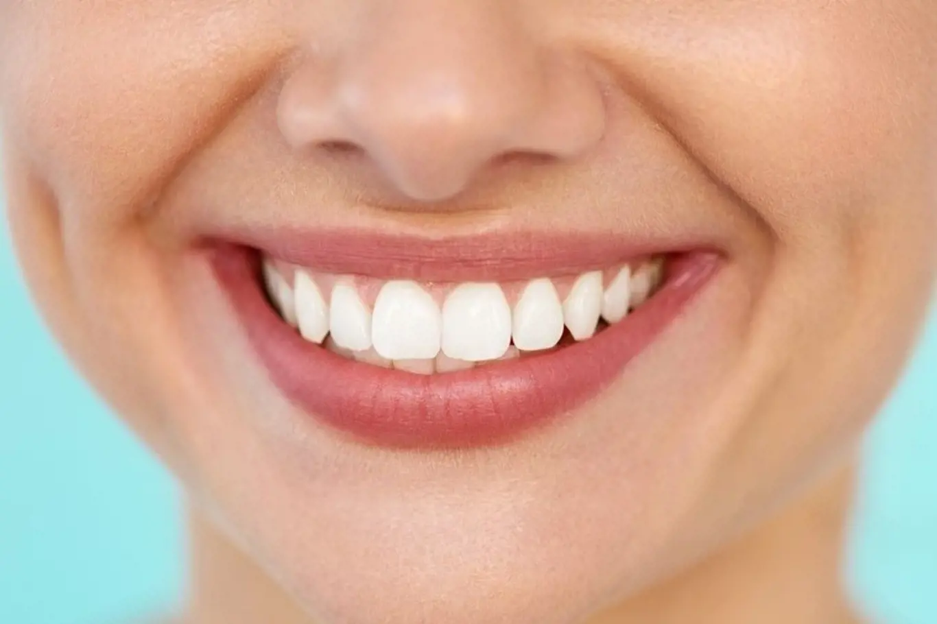 Čištění zubů olejem je starodávná praxe, jež je spojována se systémem tradiční indické medicíny
