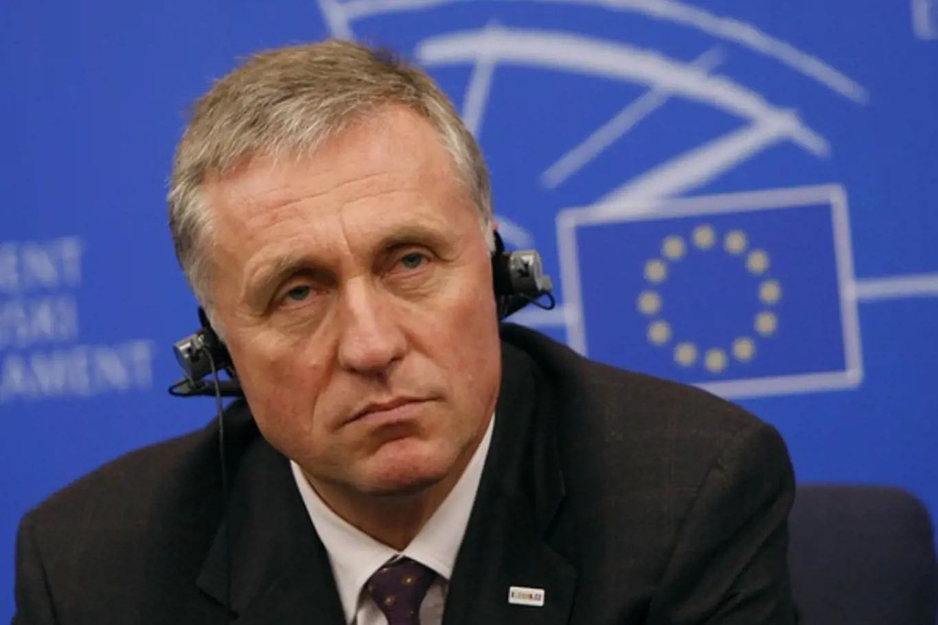 Český expremiér Mirek Topolánek byl na začátku roku 2009 necelé 3 měsíce předsedou Rady Evropské Unie a potažmo i předsedou Evropské rady.