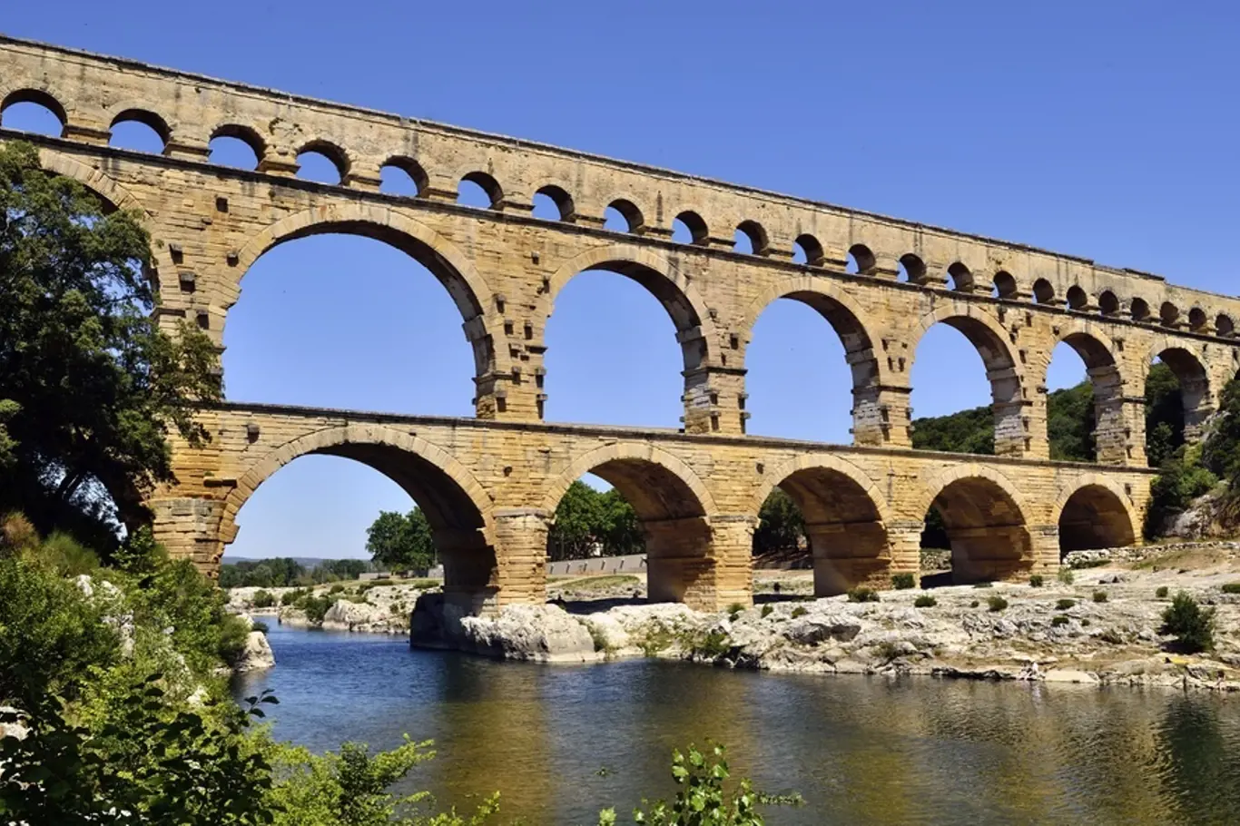 Římský akvadukt v Pont du Gard, který zásoboval město Nimes