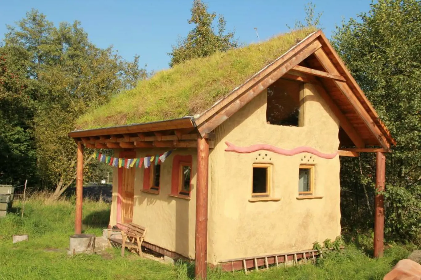<p>Domek v Křižanech u Liberce je ze slámy, dřeva, jílu a ovčí vlny </p>
