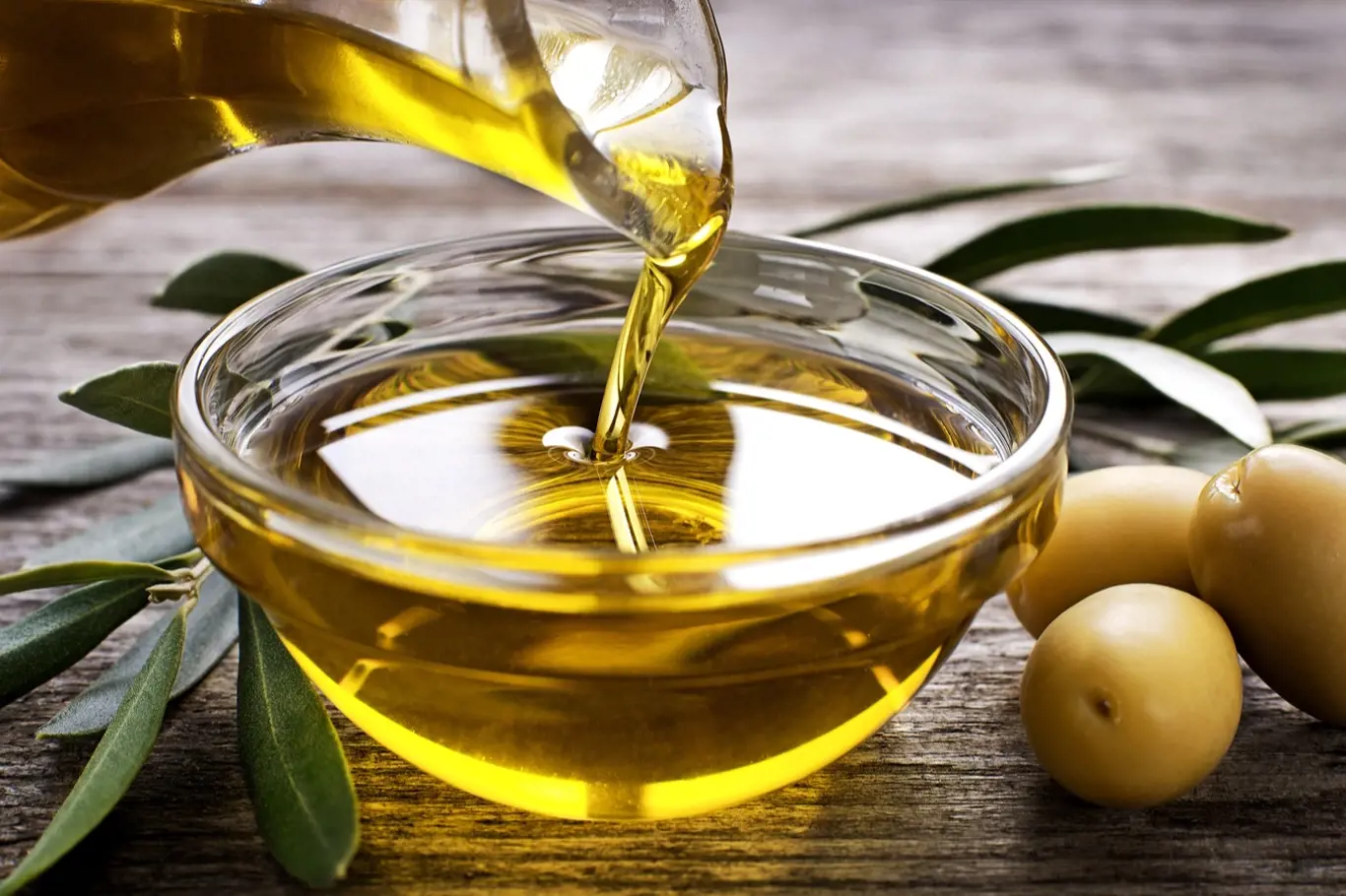 Extra panenenský olivový olej má mnoho benefitů.