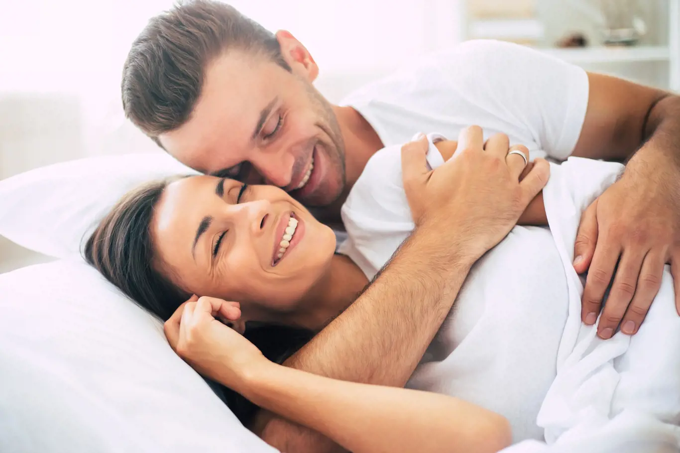 Žena a muž v posteli