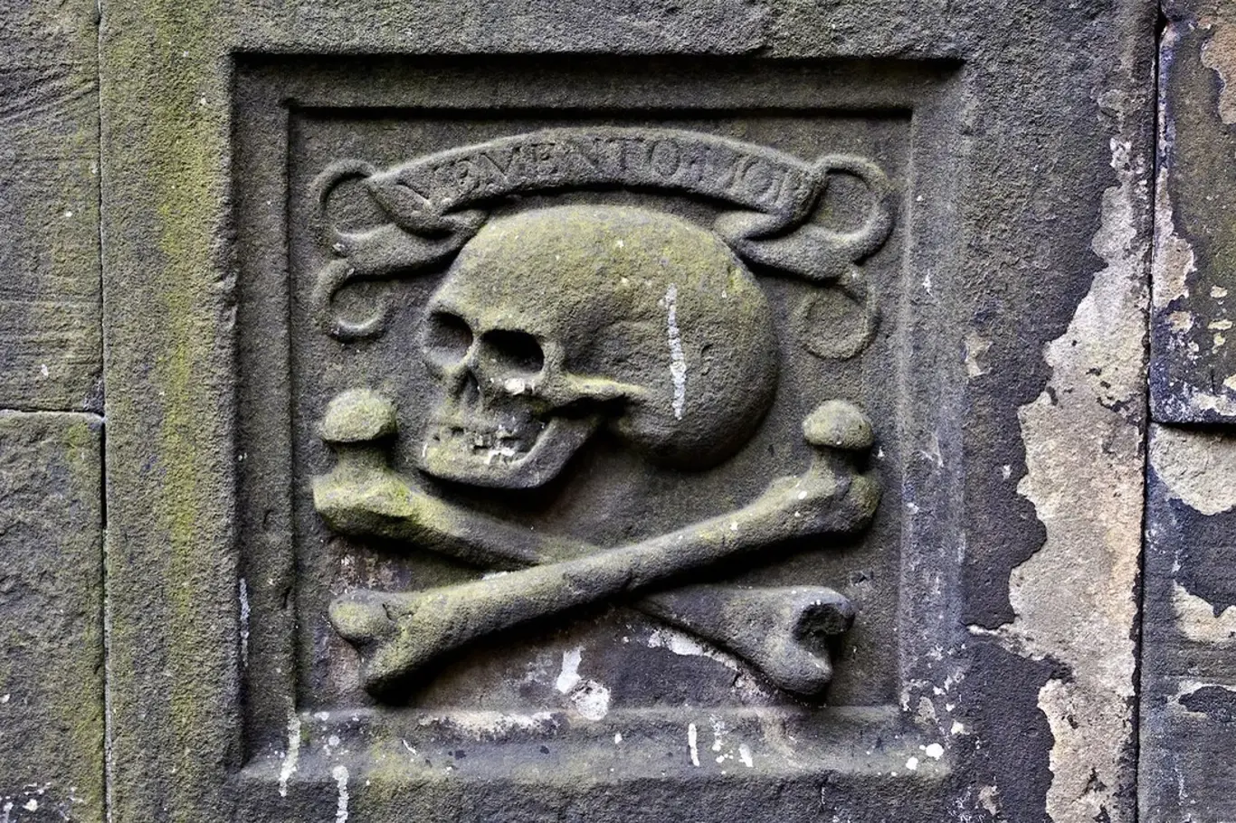 Symbol smrti na hrobce v Edinburghu