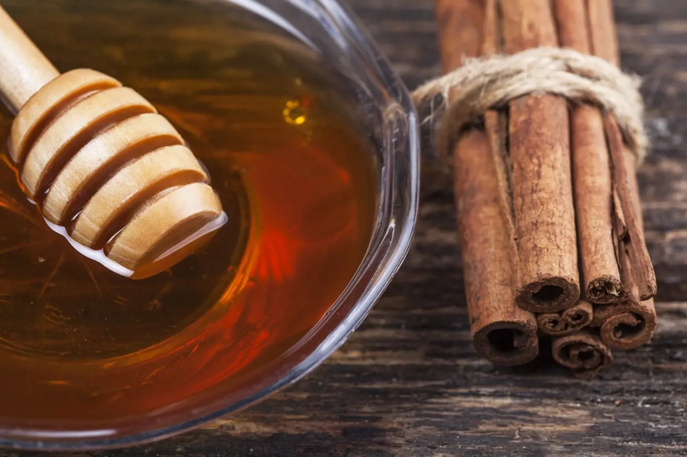 Med a skořice jsou lékem na mnohá onemocnění