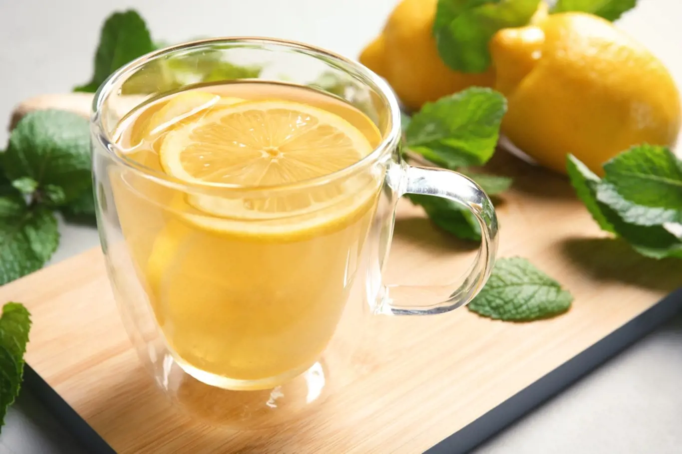 Opravdu voda s citrónem může nastartovat metabolismus
