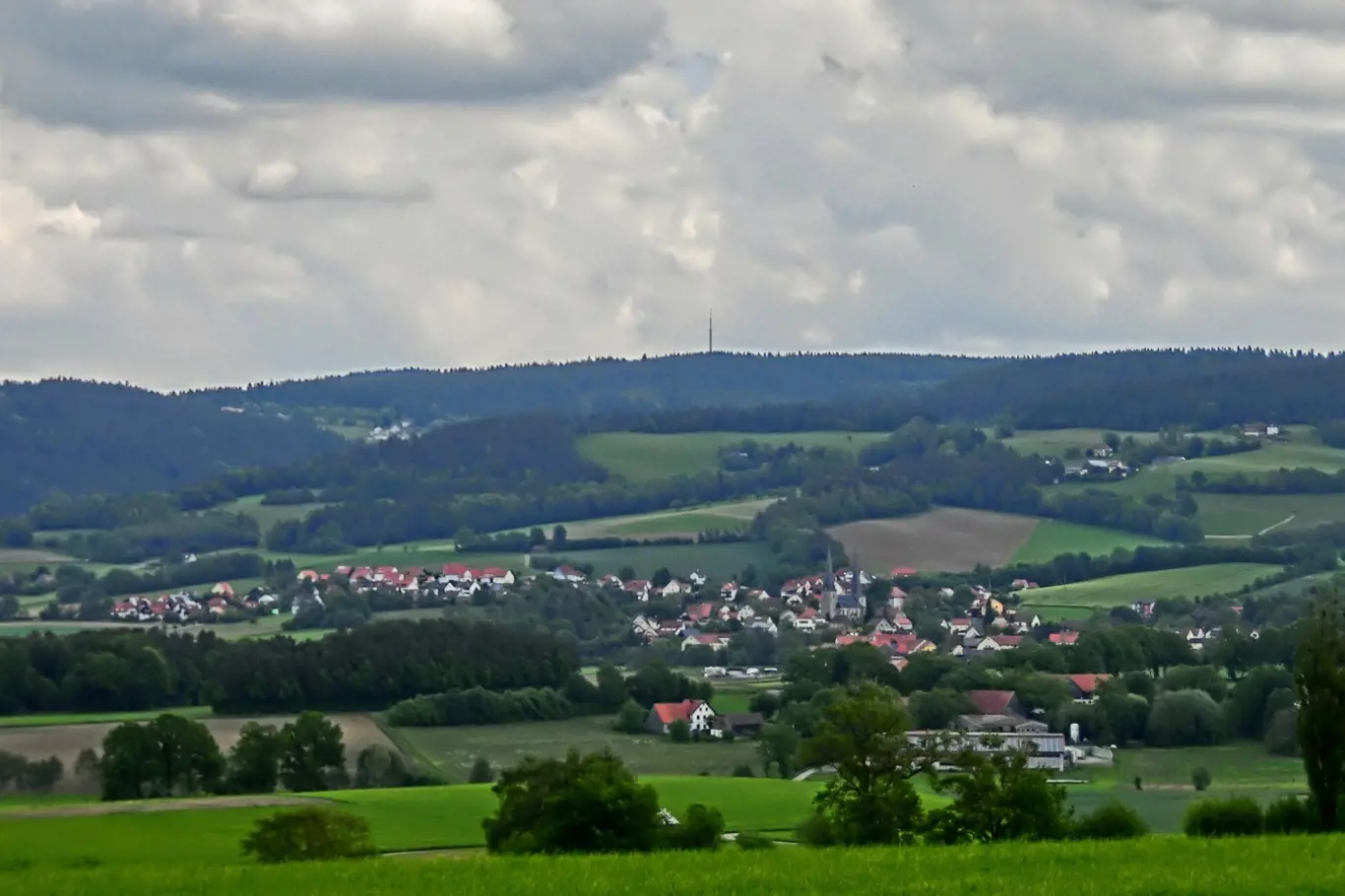 Dnešní panoramatický pohled na vesnici Nemmersdorf
