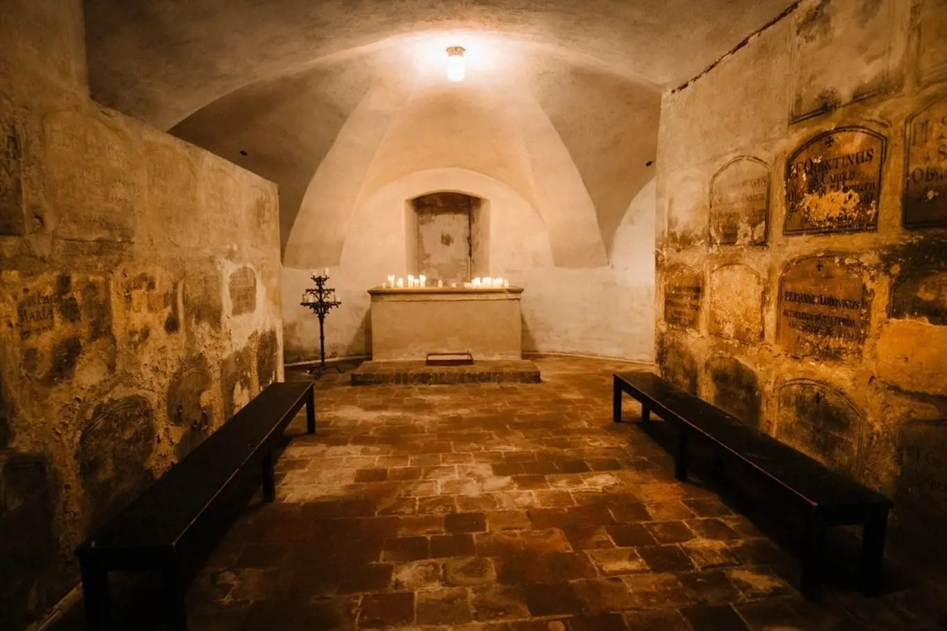 Pokud se rádi bojíte, navštivte katakomby pod kostelem Panny Marie Vítězné