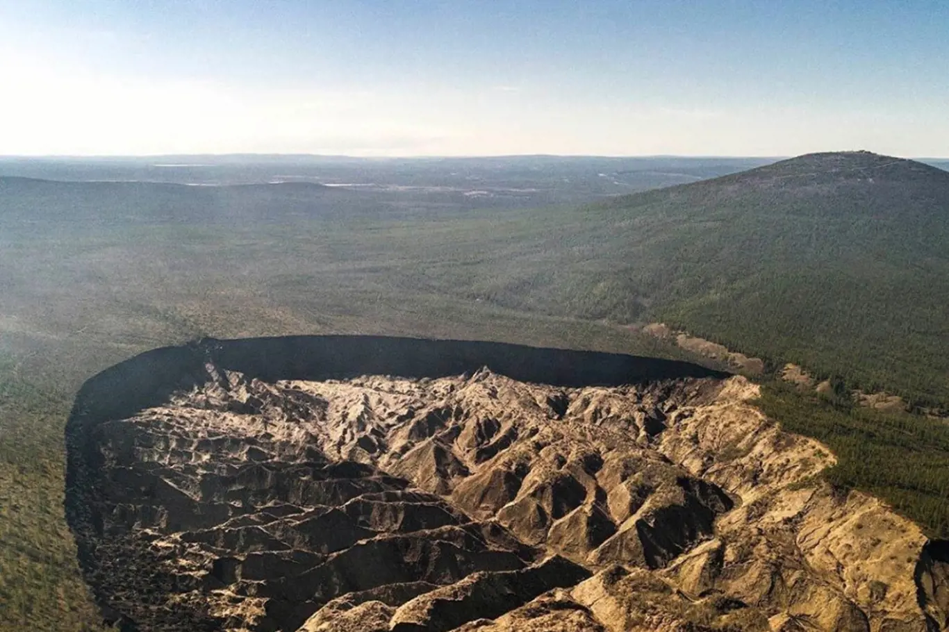 Krátery na Sibiři vznikají vlivem tání permafrostu