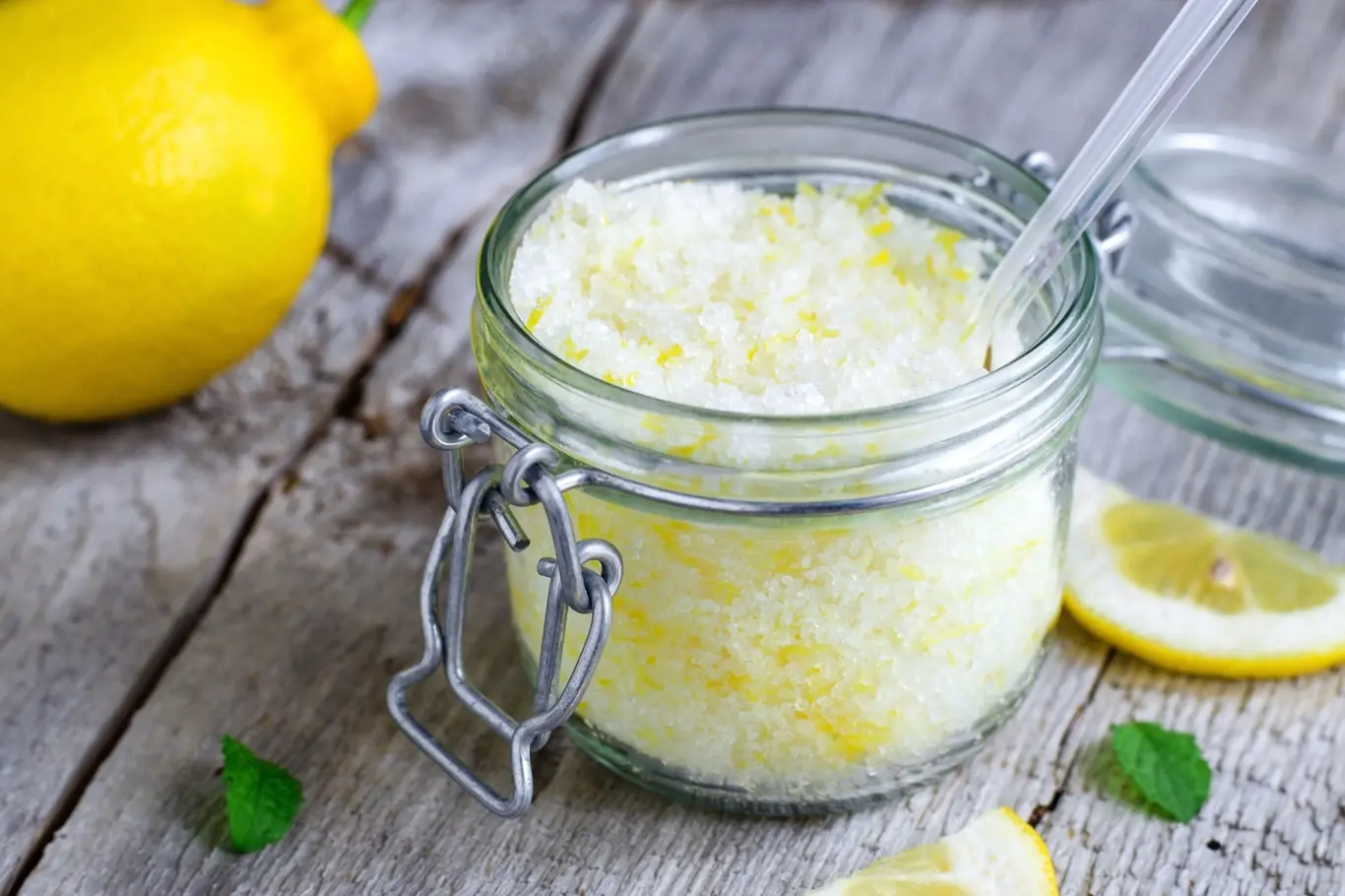 citronová kůra se solí, cukrem