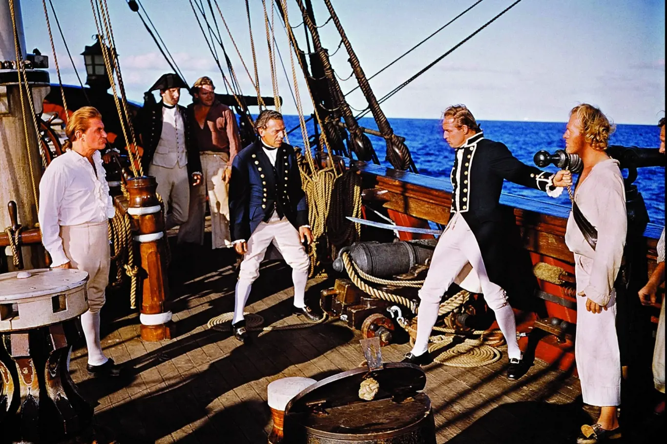 Vzpoura na Bounty (1962). Na palubě Gordon (vpravo) a Marlon Brando (druhý zprava).