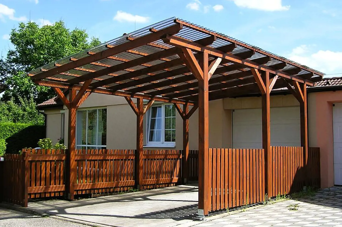 Garážové stání Standard s pultovou střechou, smrkové řezivo / www.domky-delta.cz