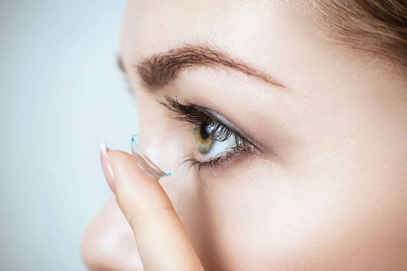 Při nedodržování správných hygienických návyků mohou být oční čočky hrozbou