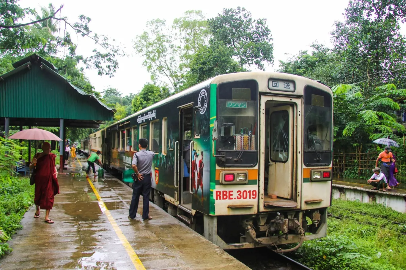 Zážitky - Okružní jízda vlakem po Rangúnu s místními
