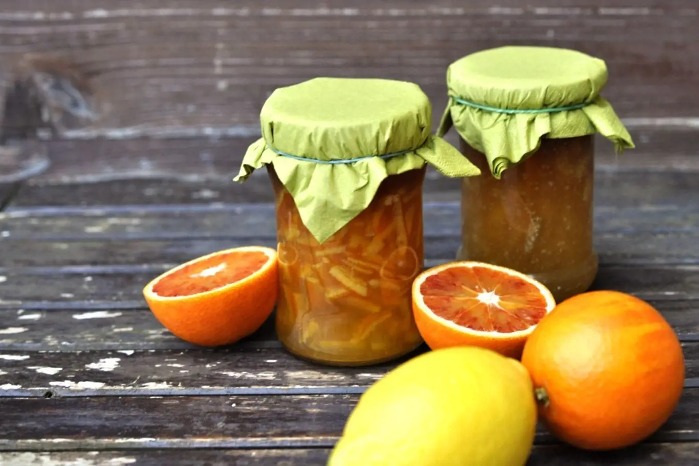 Citrusovou marmeládu můžeme připravit z různých druhů citrusů.