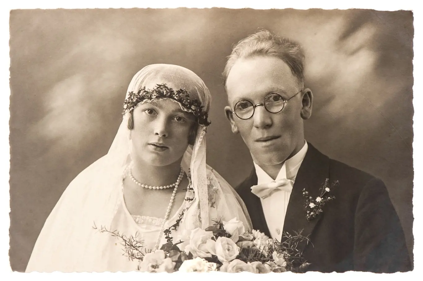 Svatební fotografie německého páru z roku 1920