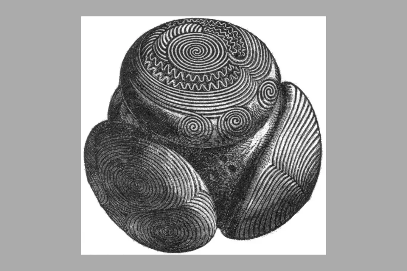 Výjimečně složitě zdobená koule z Towie v Aberdeenshire, datovaná do období 3200-2500 př. n. l.
