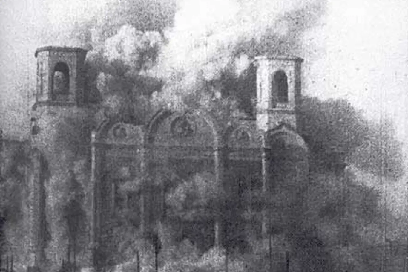 Pravoslavná katedrála Krista Spasitele v Moskvě byla zničena 5. prosince 1931 dvěma výbuchy. První přestála bez úhony, teprve po druhém, který prý otřásl celou Moskvou, šla stavba k zemi. Odklízení trosek trvalo půl druhého roku   
