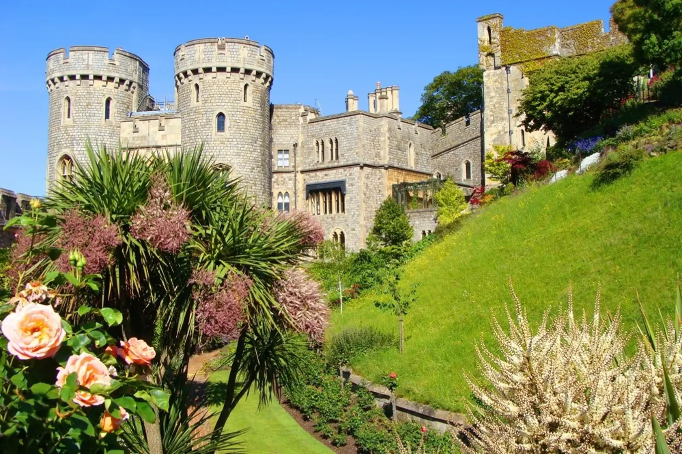 Jednou ze zahrad, kde se královna pohybuje, je zahrada hradu Windsor