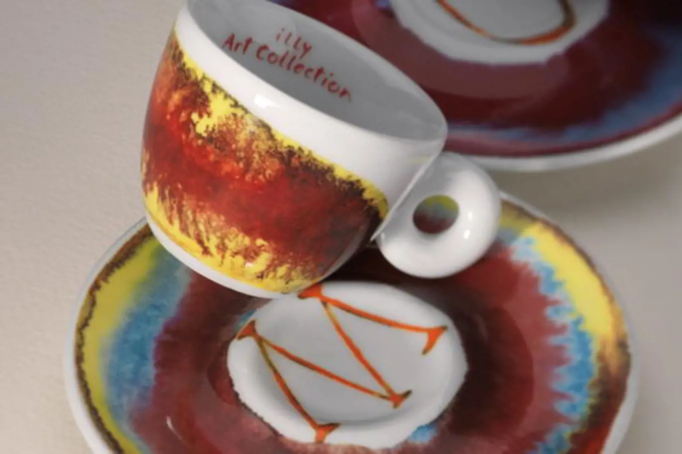 Když se umění snoubí s kávou: limitovaná edice espreso šálků Anishe Kapoora pro Illy