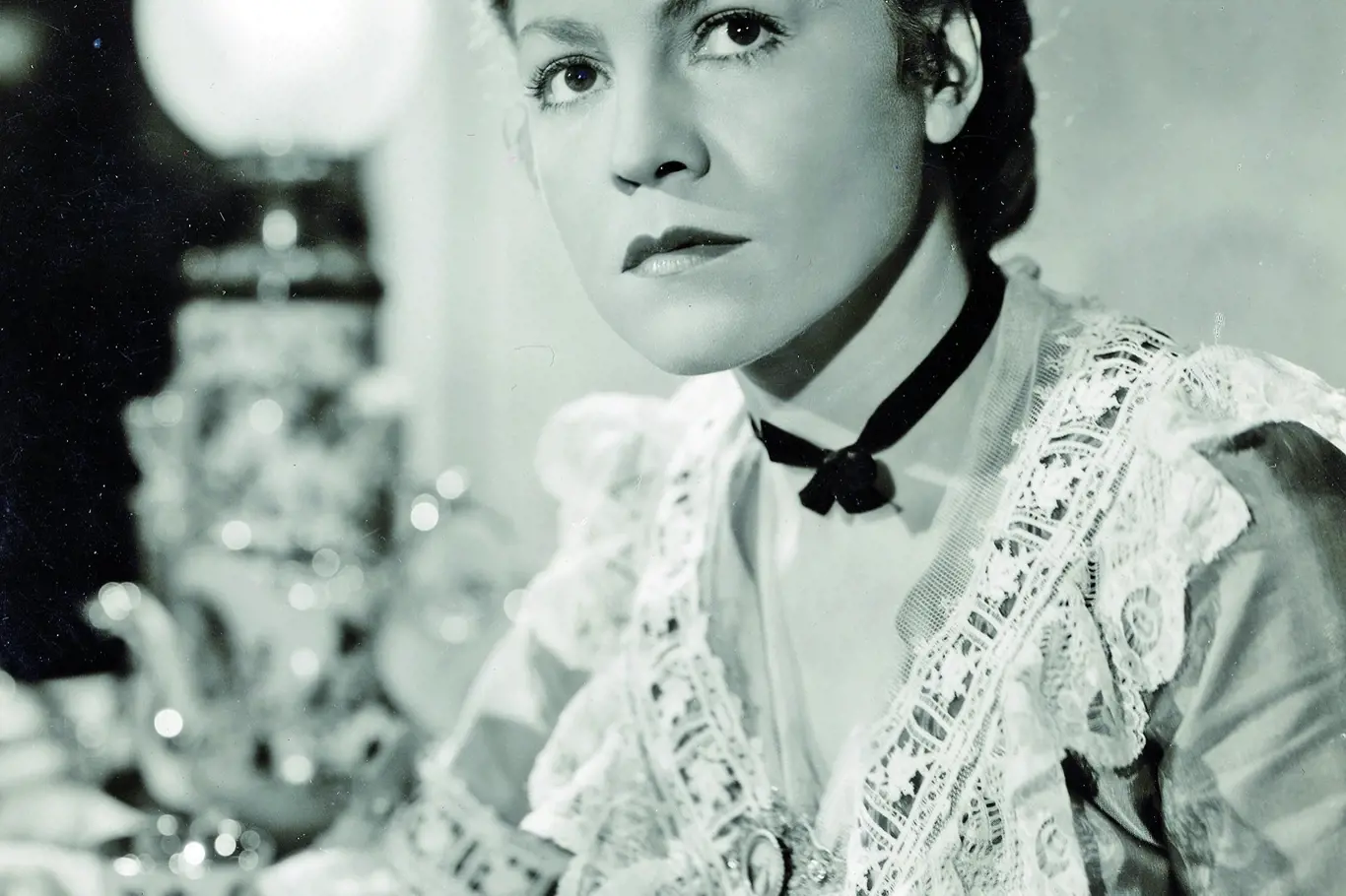Jako Matylda v Krejčíkově povídkovém filmu Týden v tichém domě 1947.