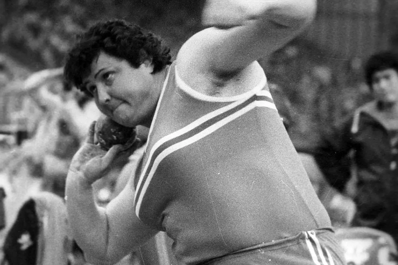 Helena Fibingerová v dobách, kdy lámala světové rekordy. Jeden z nich je dosud nepřekonán. Vypadala zcela jinak než dnes a čelila i obvinění z dopingu.