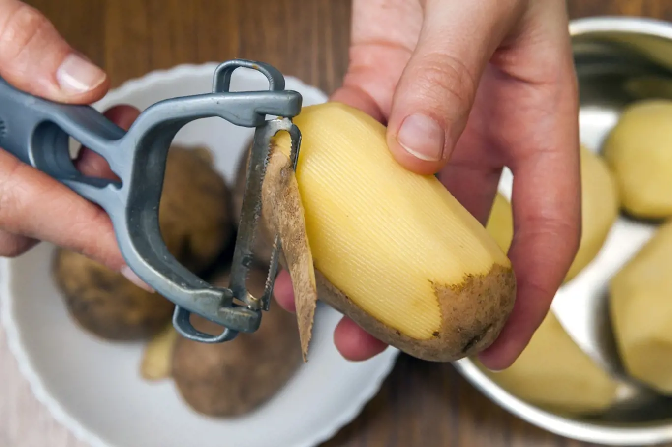 Škrabka na brambory má mnoho podob.