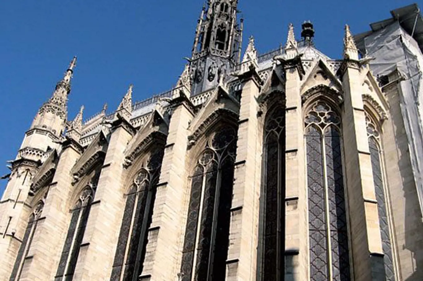 Pařížská kaple patří ke skvostům gotiky.