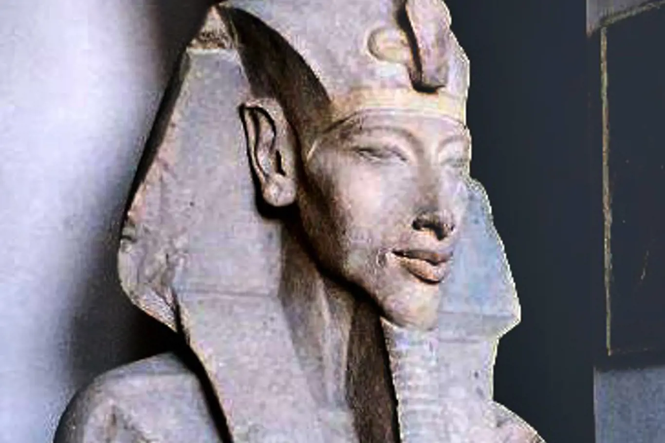 Busta faraona Achnatona