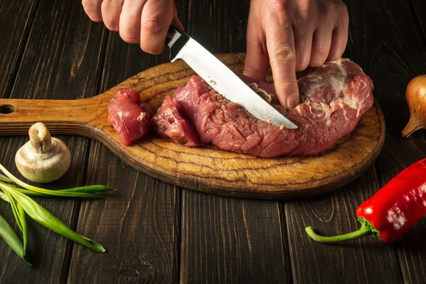 Znáte pravidla i výjimky krájení masa?