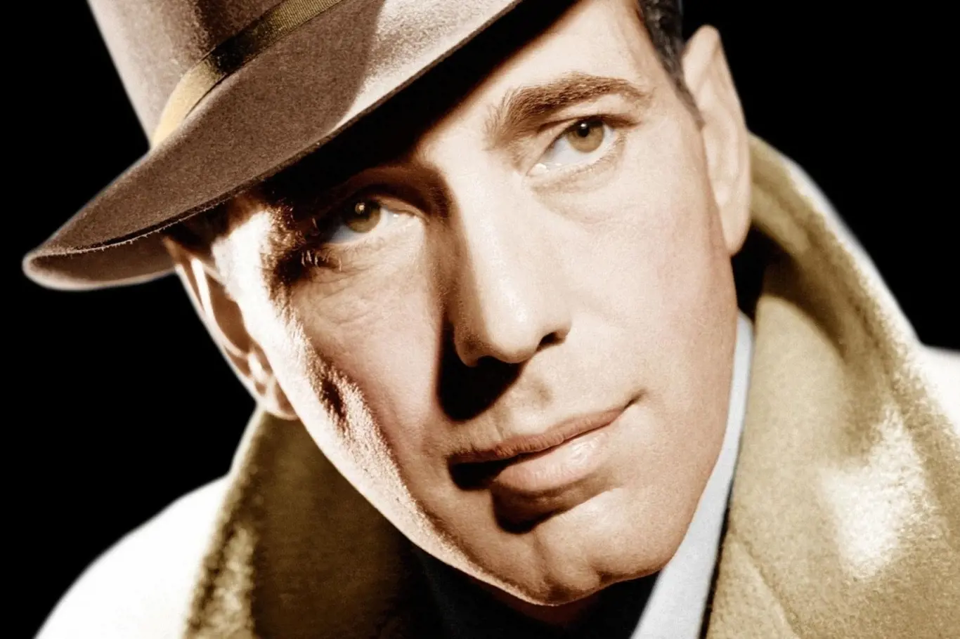 Humphrey Bogart šišlal a měl zjizvený obličej. Nikomu to ale nevadilo. 