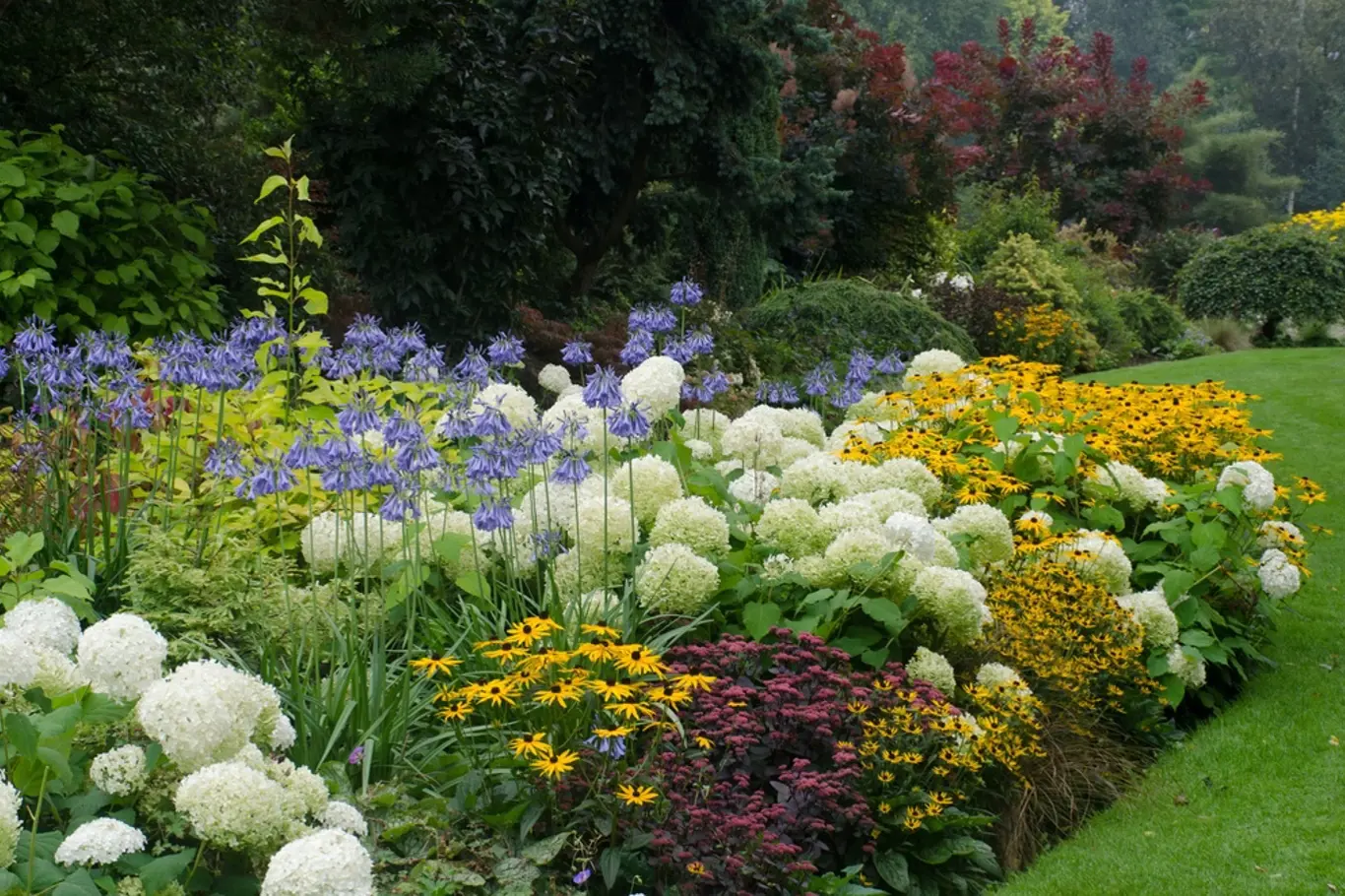Barvy vyvolávají pocity a nálady a zásadně ovlivňují první dojem z interiéru i zahrady