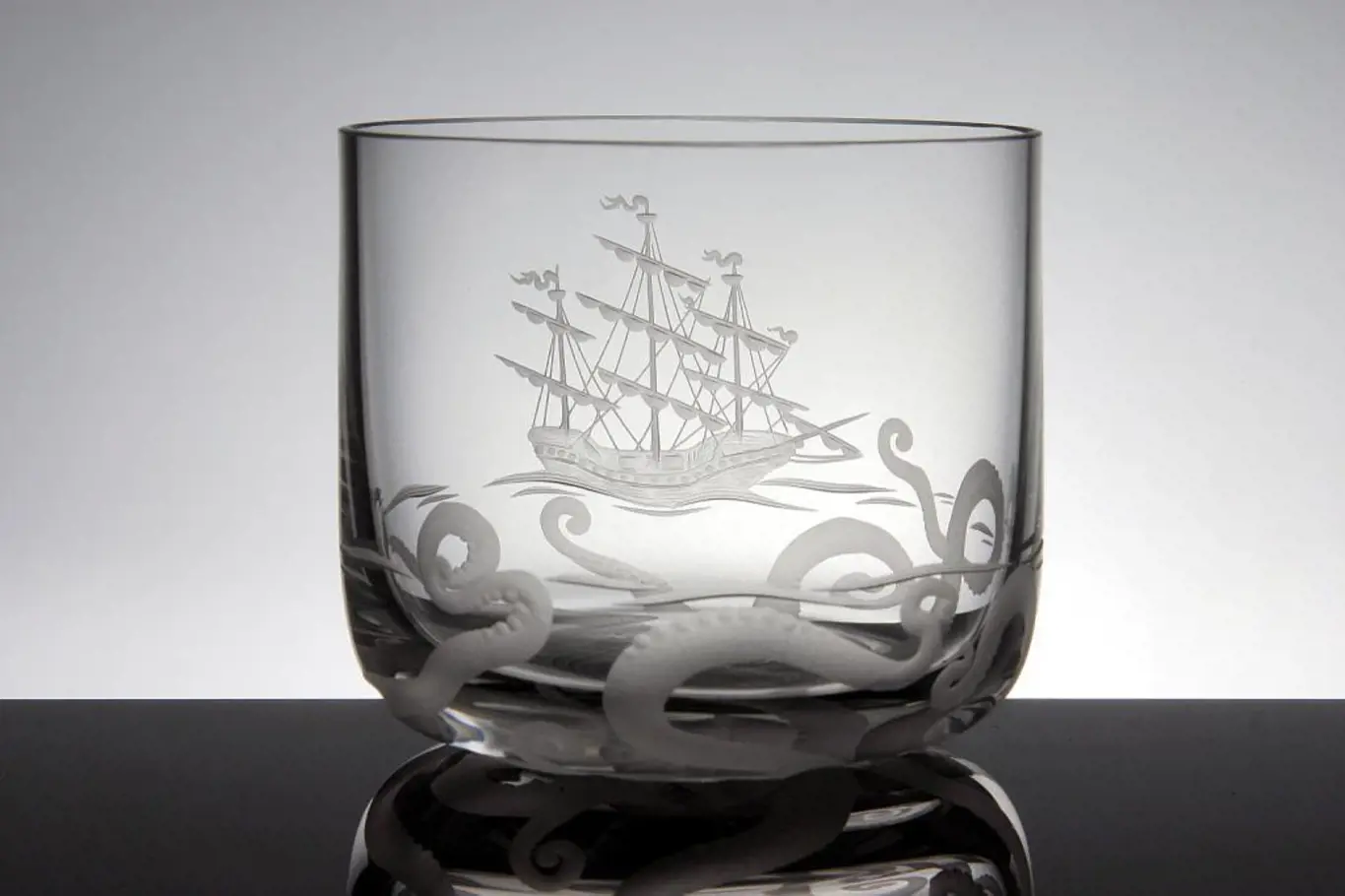 Ryté nápojové sklo z kolekce On the sea
