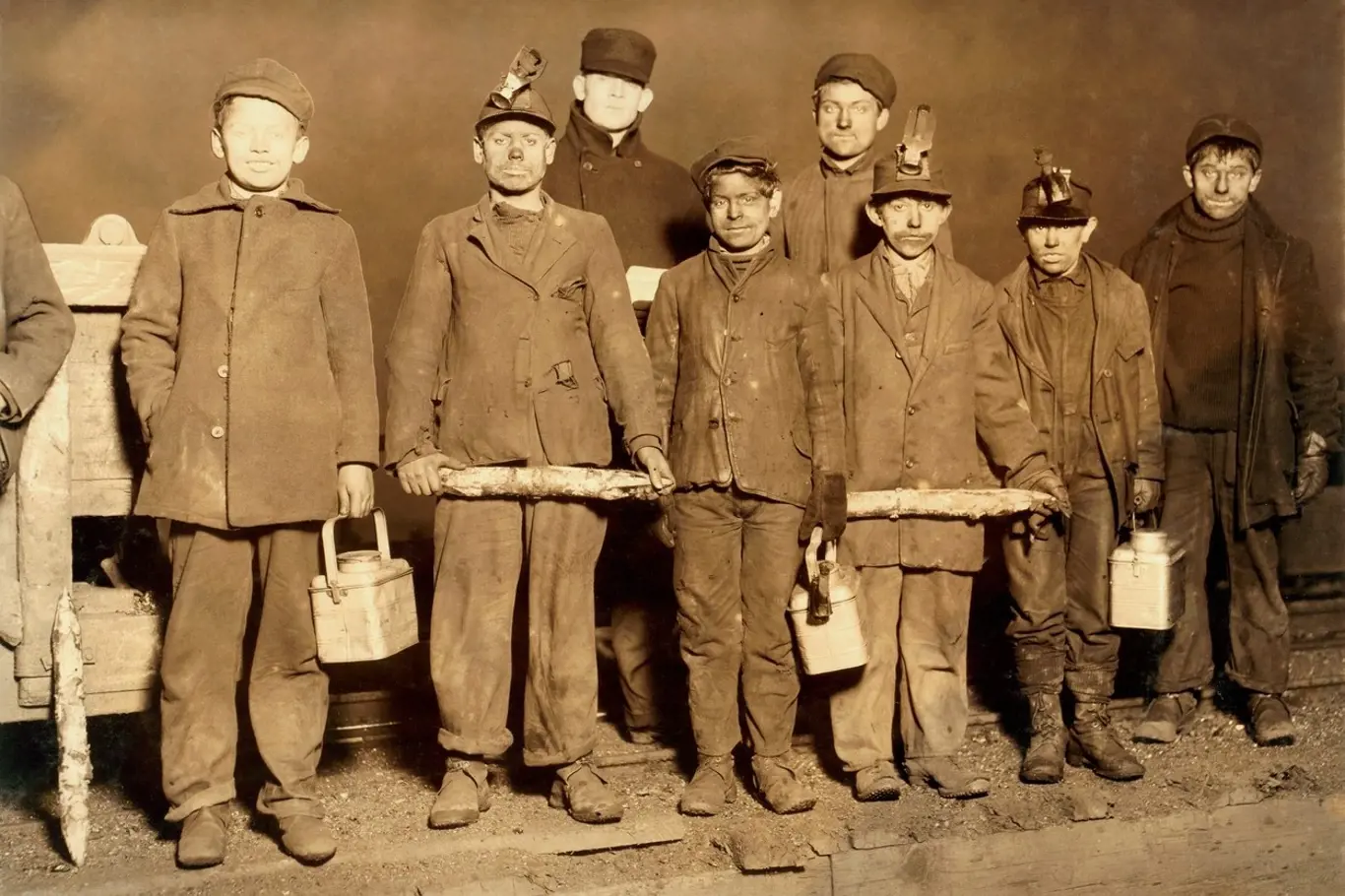 Děti pracující v dolech, 1910