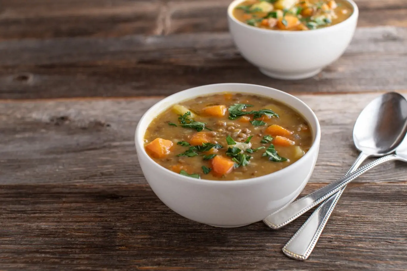 Čočková polévka se u nás tradičně podává 1. ledna, na Nový rok.