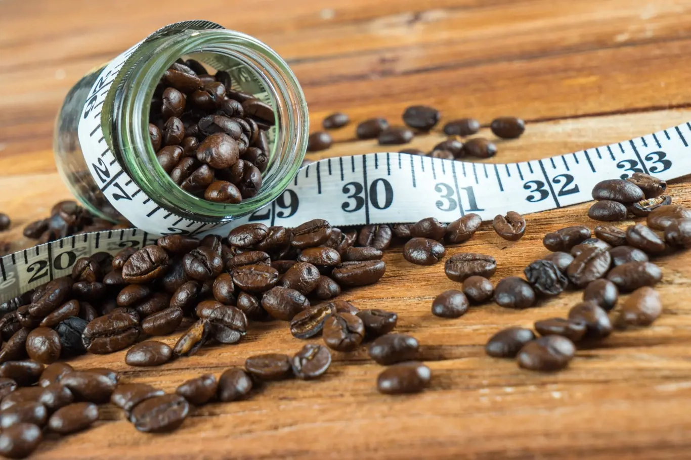 Konzumace kávy stimuluje hnědý tuk a pomáhá pálit více kalorií.