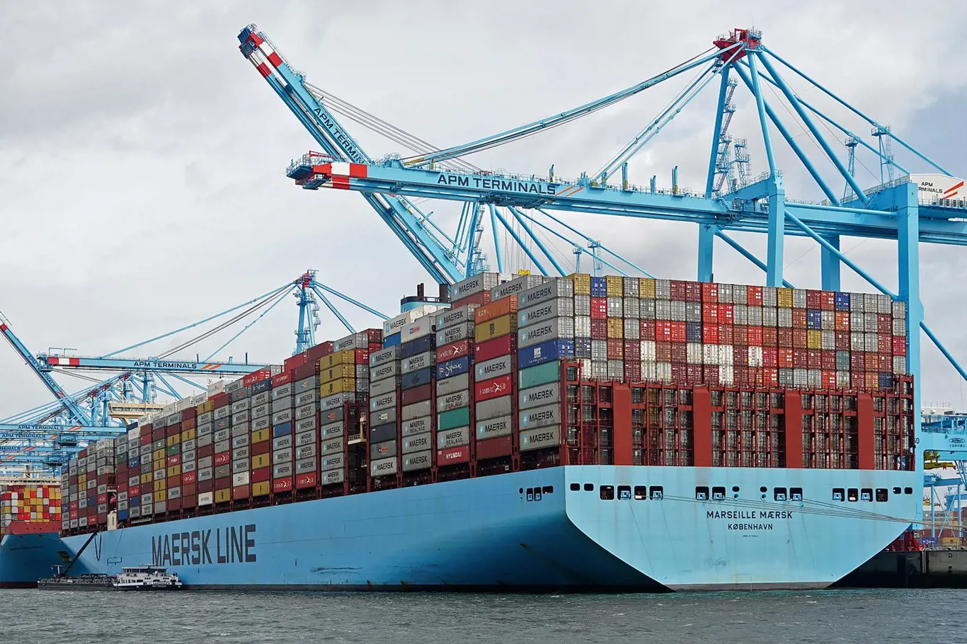 Obří kontejnerové lodě jsou základem mezinárodního obchodu