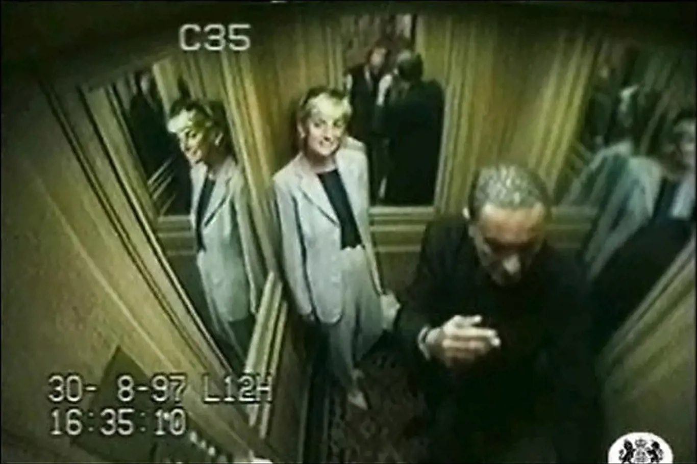 Videozáznam z výtahu hotelu Ritz. Princezna Diana společně s Fayedem a ochrankou