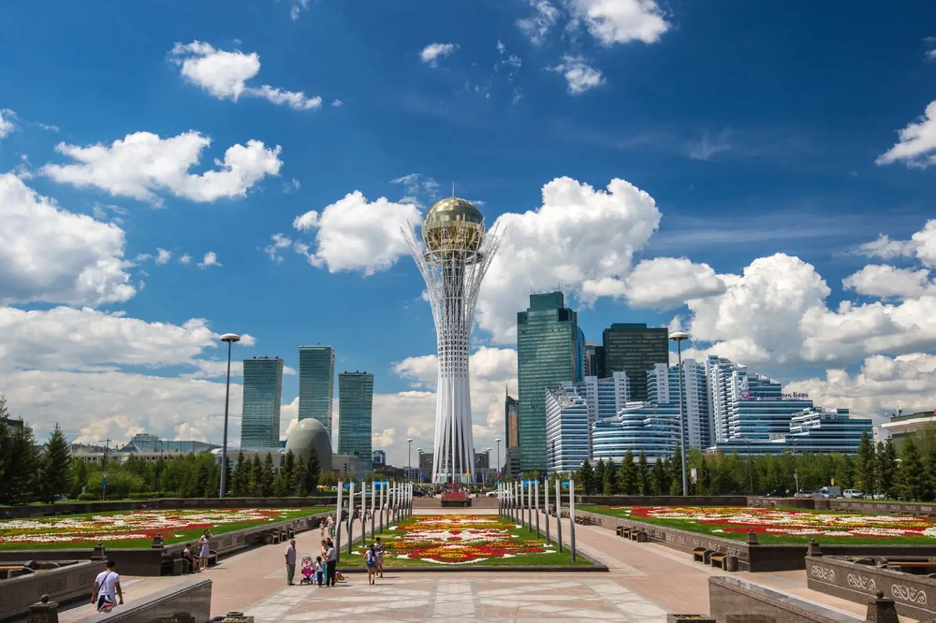 Novostavby v centru hlavního města Kazachstánu Astany.