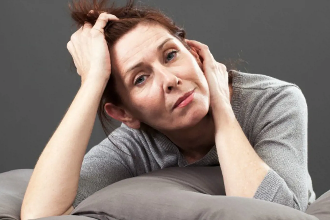 Nepříjemné příznaky menopauzy trápí stále více žen.