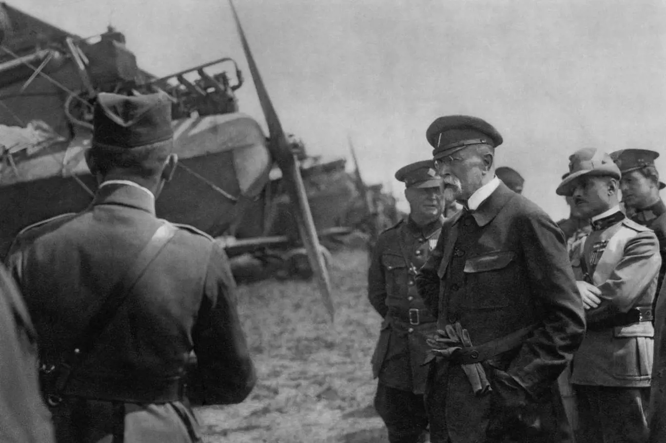 TGM – Na letiště v Kbelích se přijel roku 1922 podívat i první československý prezident Tomáš Garrigue Masaryk, který byl velkým podporovatelem letectví.