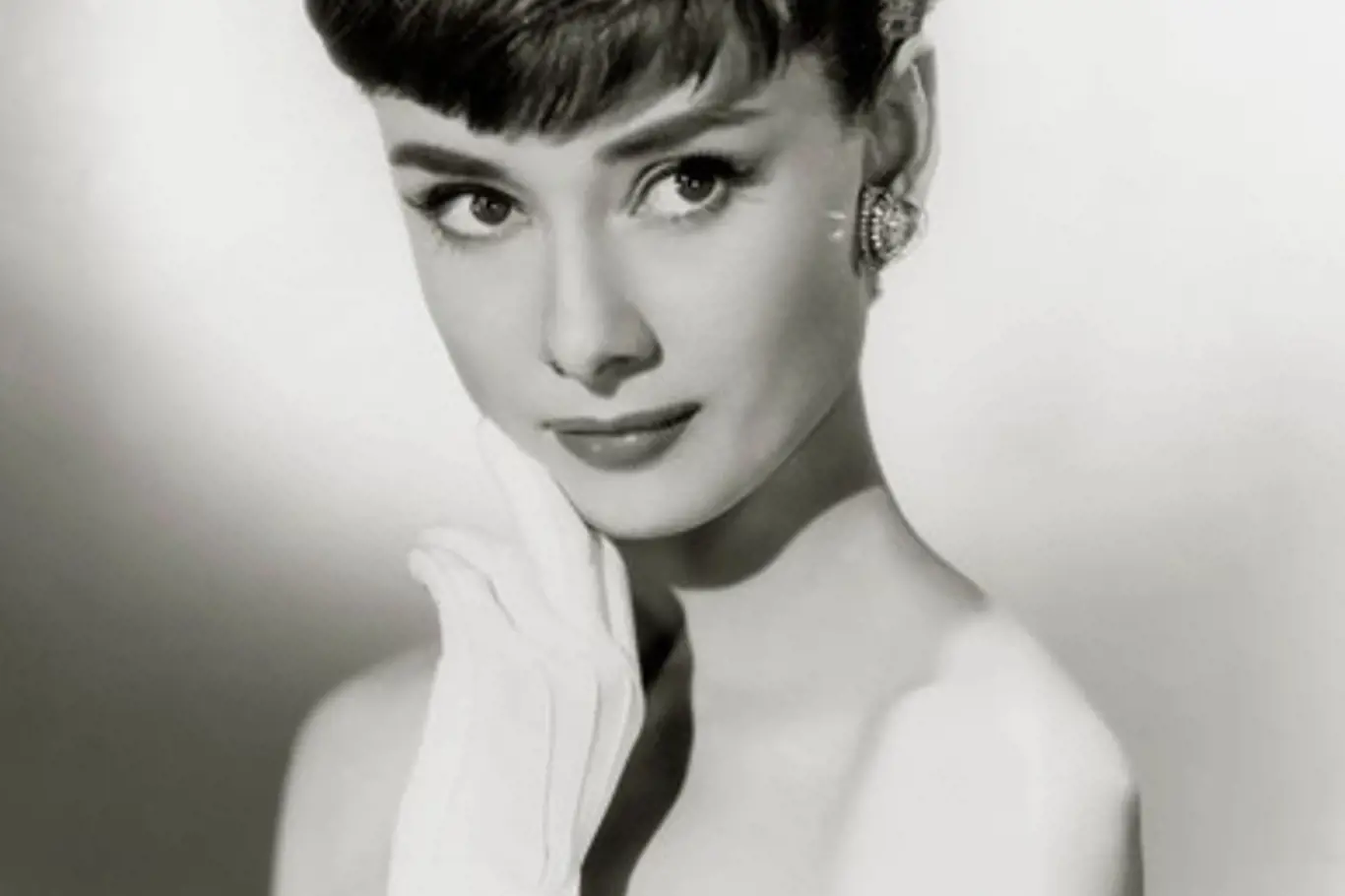 Nezapomenutelná herecká a módní ikona Audrey Hepburn trpěla komplexy