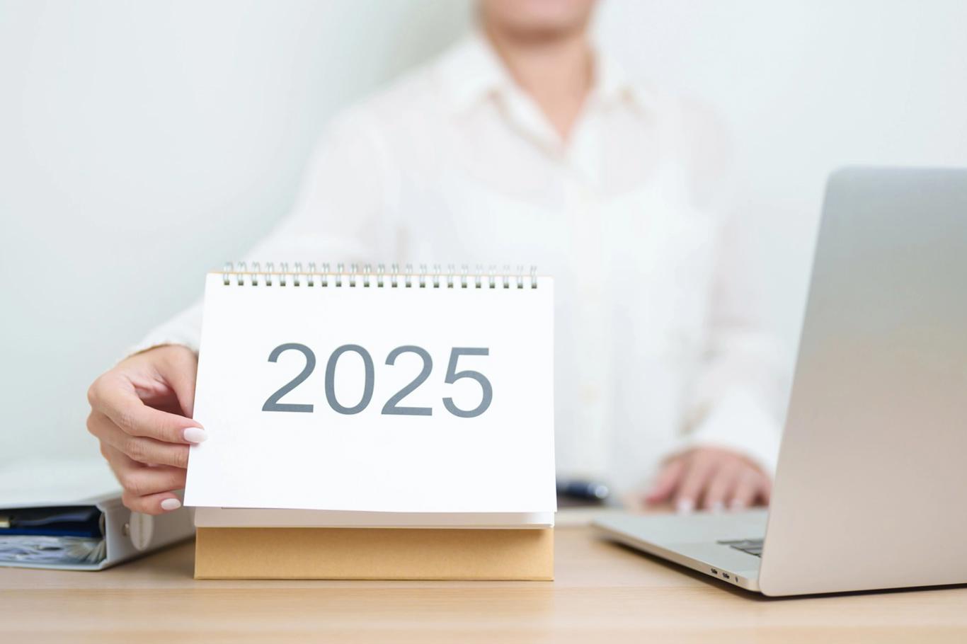 Pracovní kalendář 2025: Přehled státních svátků a dnů volna v České ...