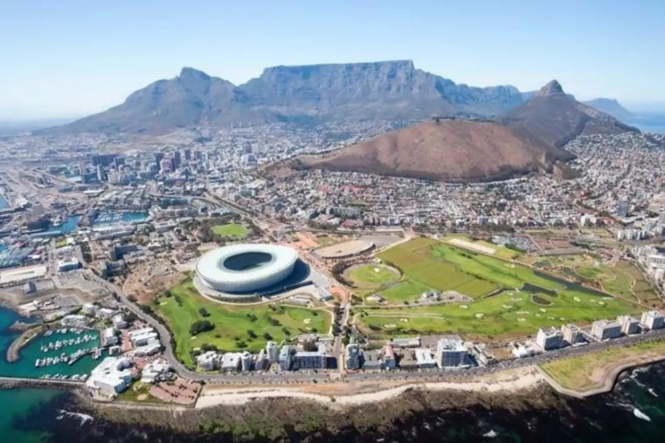 Kapské město, Jižní Afrika – Díky vysoké nezaměstnanosti a z ní pramenící vysoké chudobě se v této oblasti vyvinula také vysoká kriminalita. Pokud se sem přece jen vydáte dovolenkovat, držte se jen na bezpečných místech.