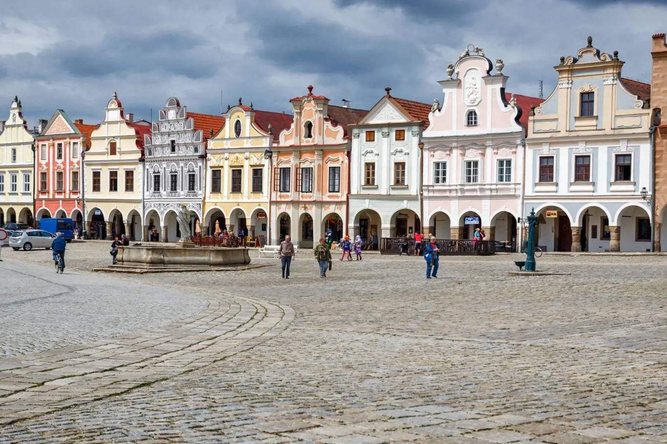 Renesanční náměstí Zachariáše z Hradce okouzlí každého turistu.