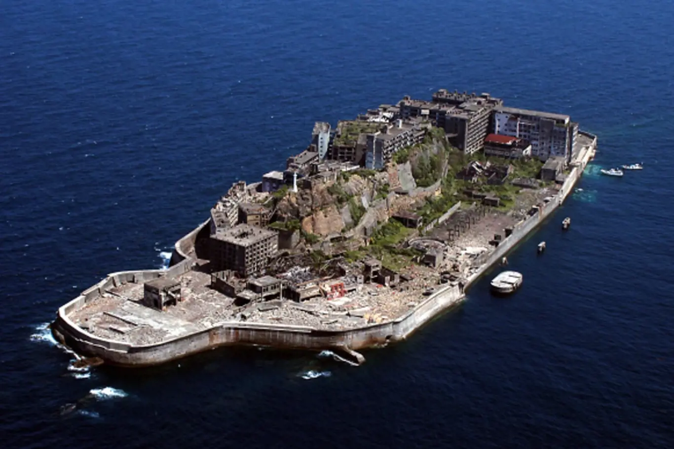 Hašima. Ostrov u Japonska, který byl kdysi místem s nejvyšší hustotou obyvatel na zemi.