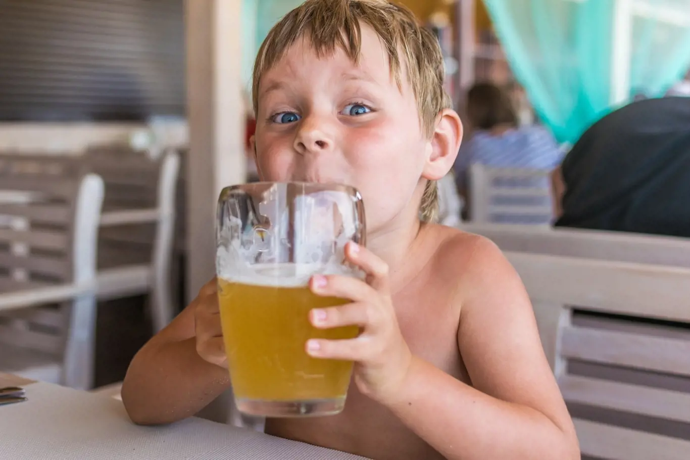 Nealko ovocná piva pijí i nejmenší děti. Je to problém, říkají odborníci.