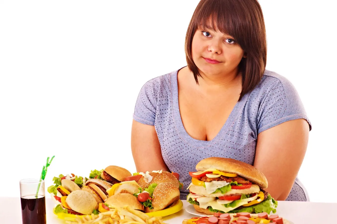 Žena s nezdravým jídlem.