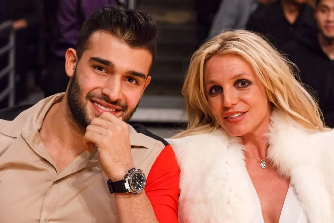  Britney Spears už zadala Donatelle Versace výrobu svatebních šatů